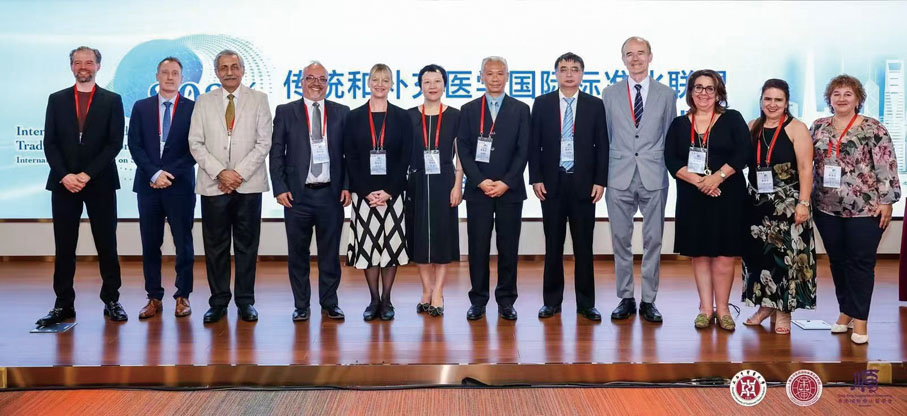●傳統和補充醫學國際標準化聯盟——順勢療法專家委員會成員合影。