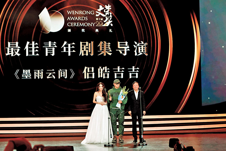 ●溫碧霞讚侶皓吉吉前途無量。