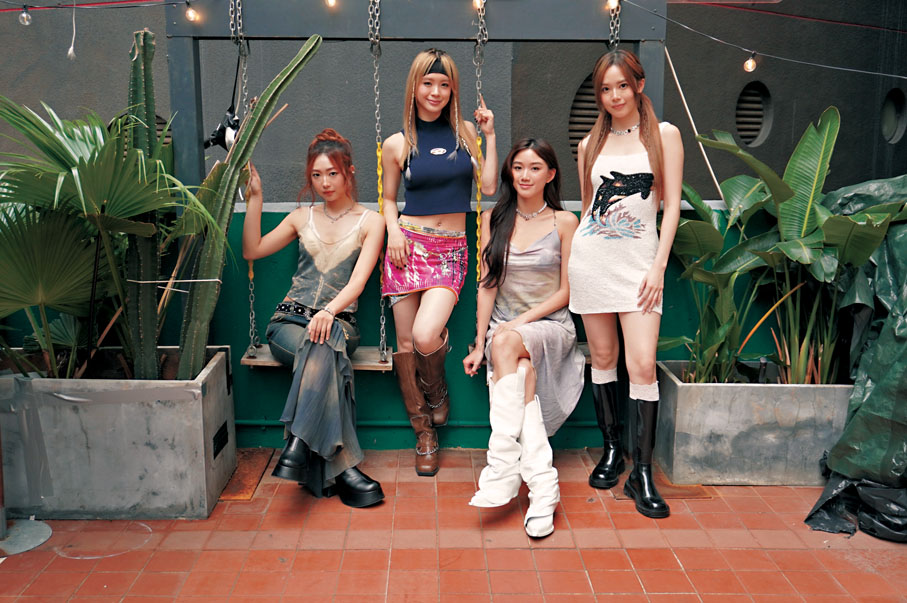 ●VIVA出道半年已推出3首團歌。