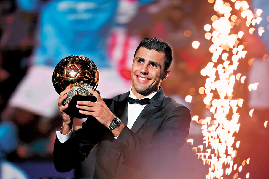 ●洛迪在頒獎儀式上正式加冕「金球獎」。  法新社