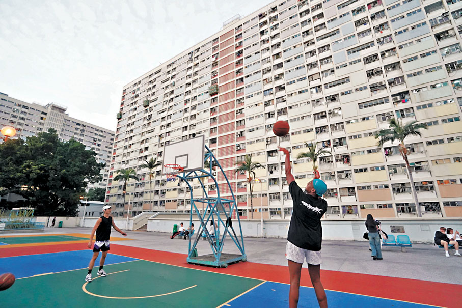 ●著名打卡點「七彩配色大球場」。香港文匯報記者曾興偉  攝