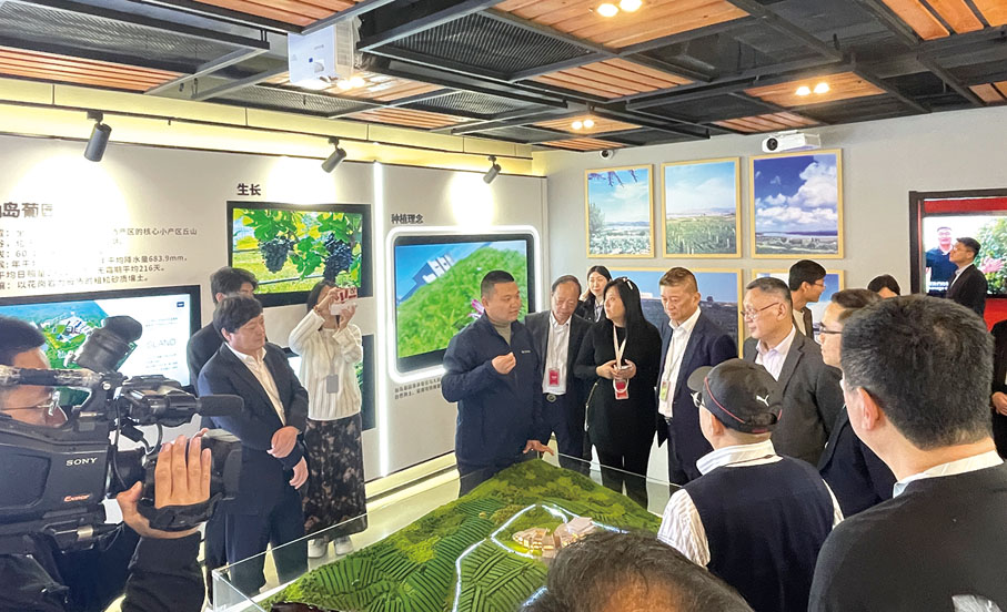 ●2024年4月，陳捷率澳門工商界人士團赴山東企業實地考察走訪。