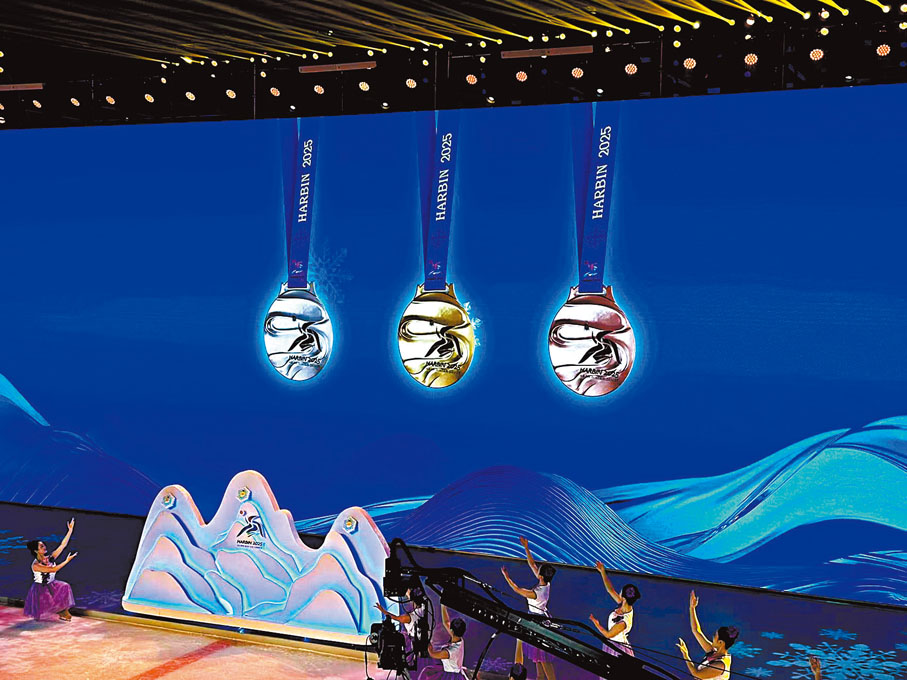 ●金銀銅牌《競技精神》亮相。 香港文匯報記者于海江 攝