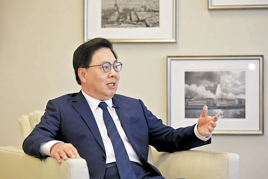 ●王英偉認為，如今的香港電影題材更多元。 中新社