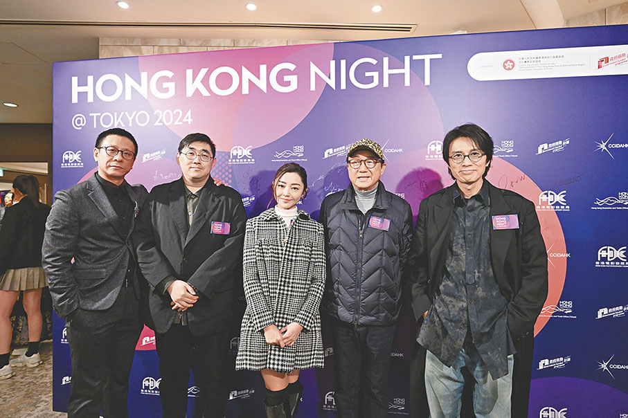 ●（右起）黃子華、許冠文與衛詩雅為團隊自豪。