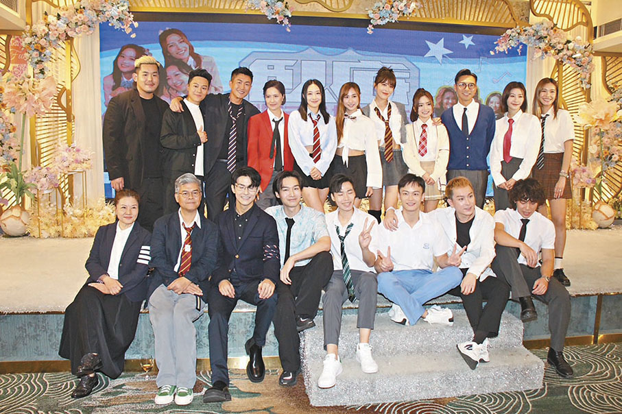 ●一班《臥底嬌娃》演員前晚出席煞科宴。