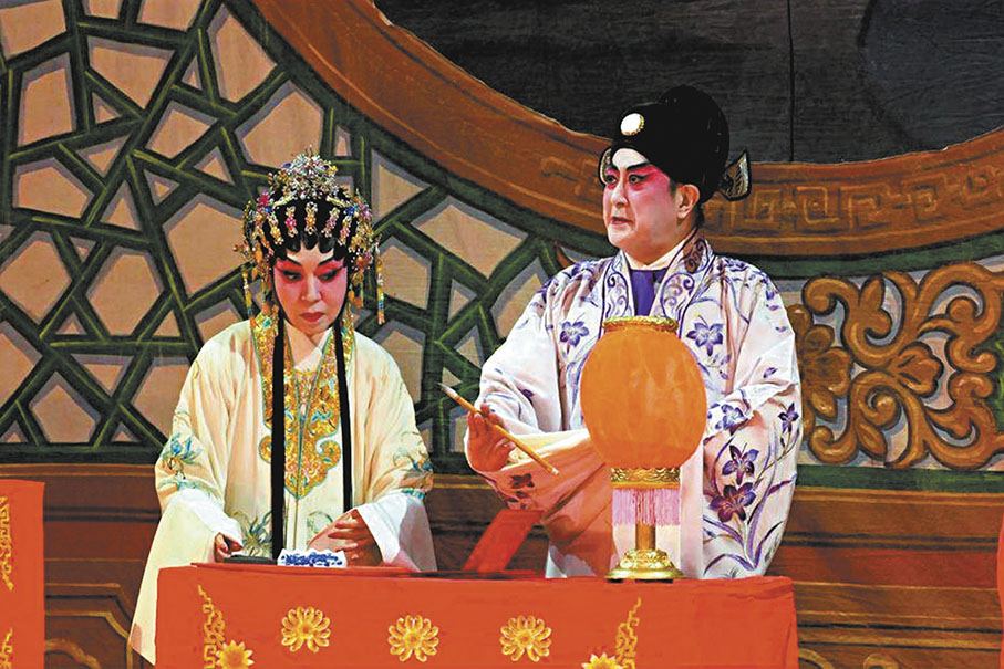 ●吳仟峰和王超群很支持「萬千聲音眾志一心」粵劇粵曲推廣活動，既演戲也唱曲。