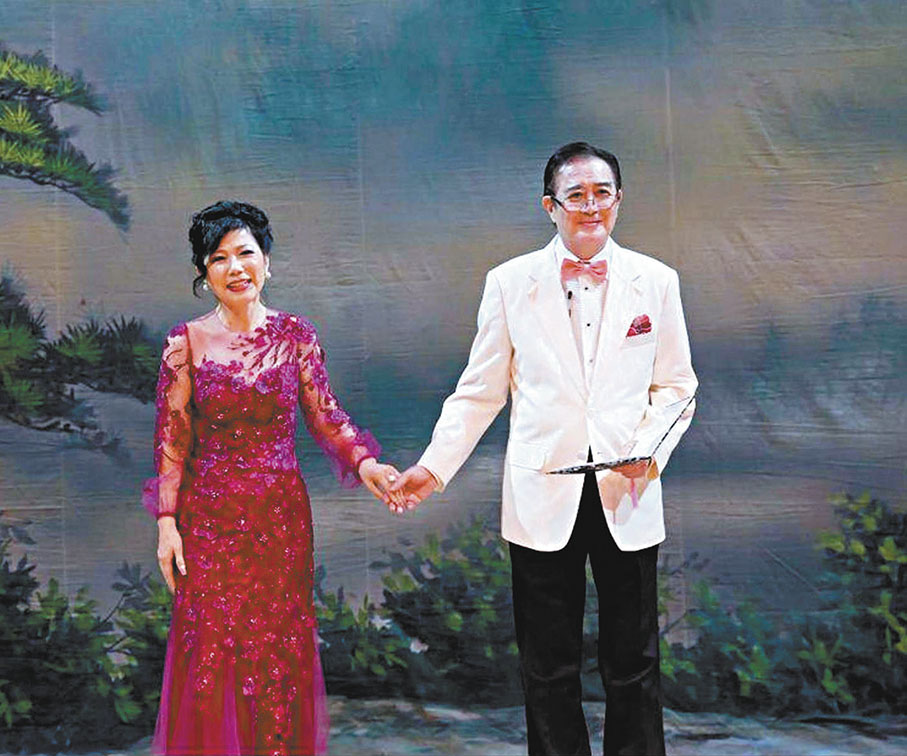 ●姜張麗青隨劉永全師傅習唱，在「萬千聲音眾志一心」活動中演出，今次和吳仟峰合唱《三夕恩情廿載仇》。