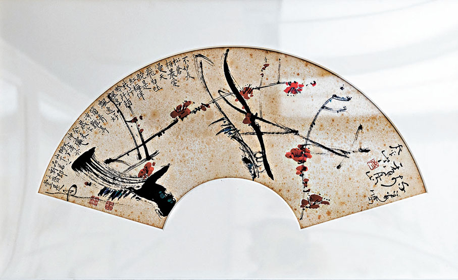 ●岑文濤創作的梅花扇面