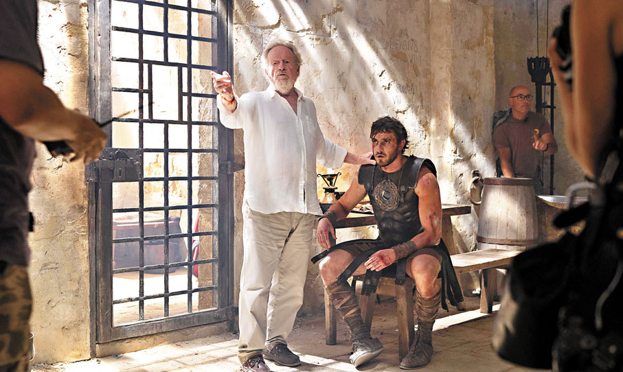 ●《帝國驕雄II》由金像級導演列尼史葛執導，在旁是保羅麥斯卡。