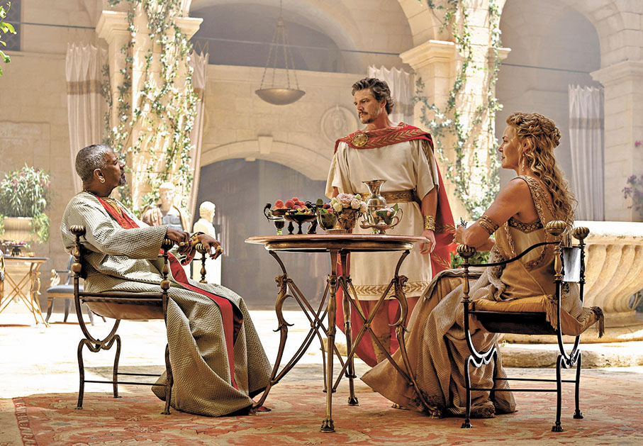 ●貝哲羅柏斯卡（中）飾演馬吉斯，丹素華盛頓（左）飾演馬昆納斯。