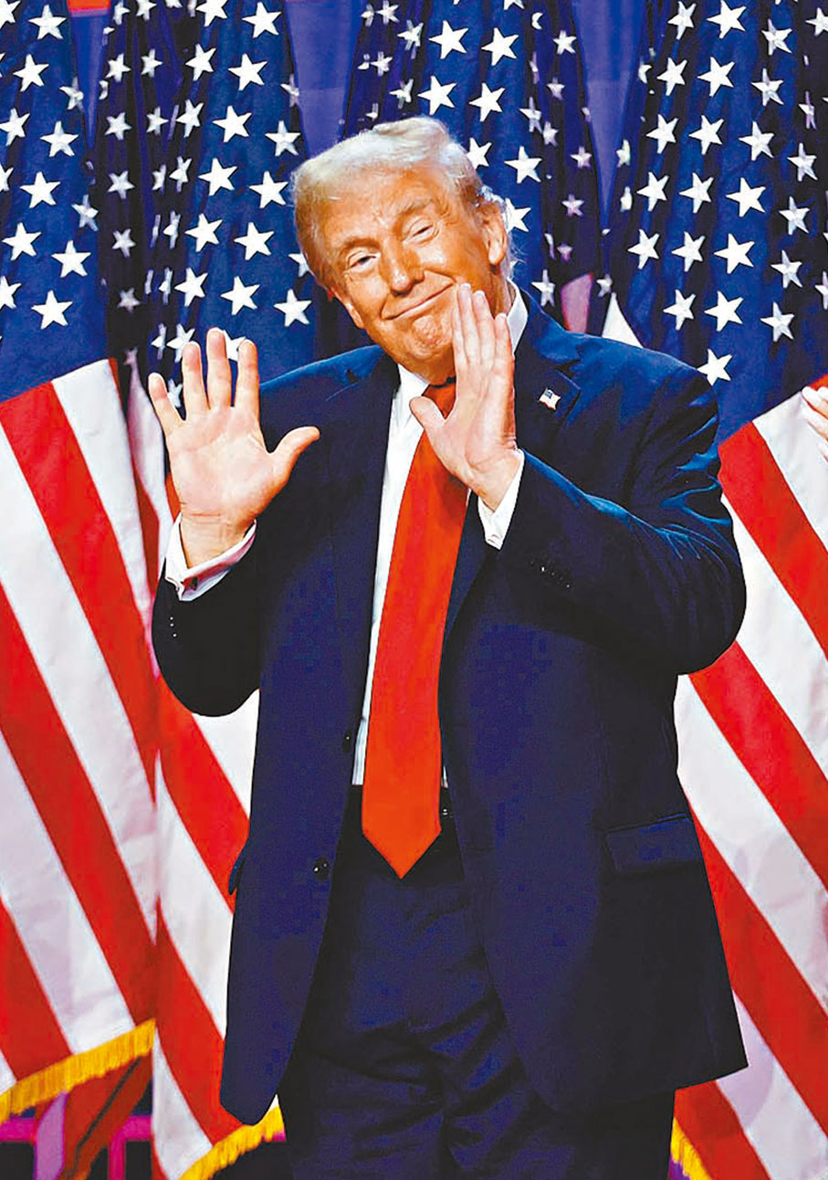 ●特朗普在棕櫚灘會議中心舉行的選舉之夜活動中手舞足蹈。 法新社