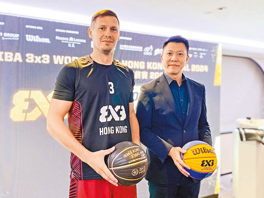 ●中國香港籃球總會常務副會長黃耀建（右）指，查華斯（左）為港隊帶來動力。