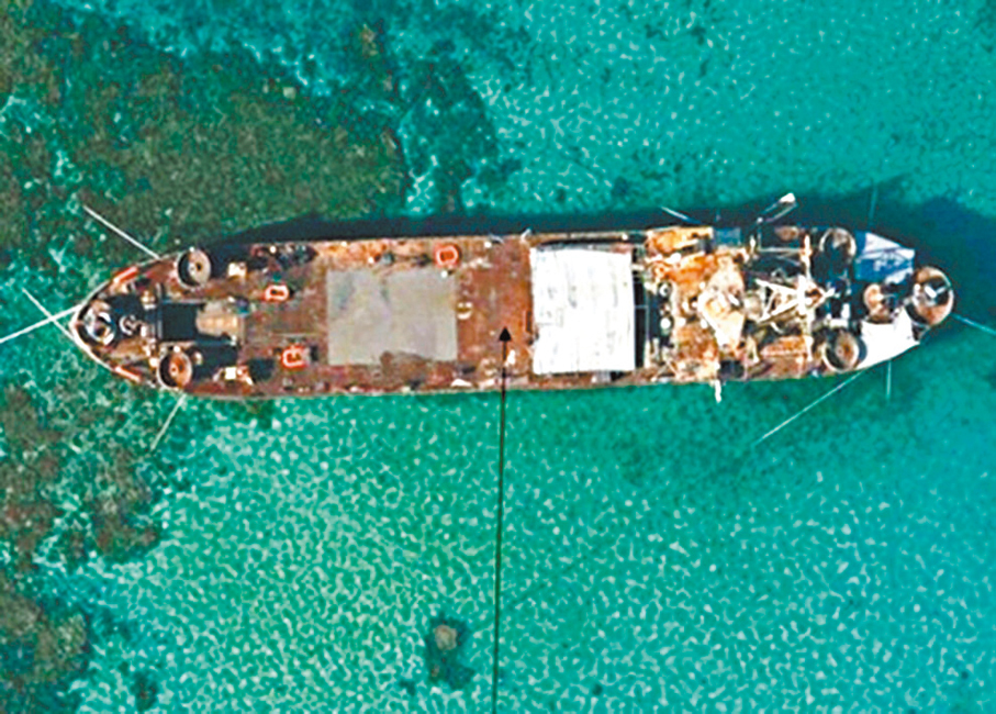 ●中國外交部8日發表關於菲律賓出台「海洋區域法」和「群島海道法」的聲明。聲明指出，菲律賓企圖通過所謂「海洋區域法」給其在南海的非法主張和行為張目，是非法的、無效的。圖為菲律賓軍艦「坐灘」情況。 資料圖片