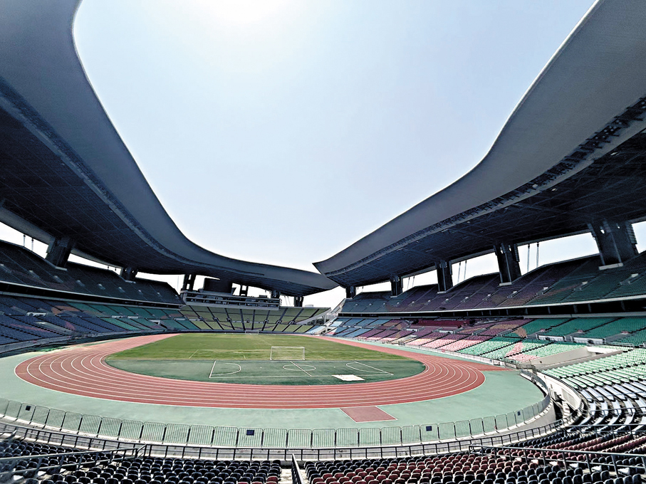 ●廣東賽區場館改造將於2025年3月全面完工。圖為十五運主場館之一廣東奧林匹克中心體育場。香港文匯報記者敖敏輝 攝