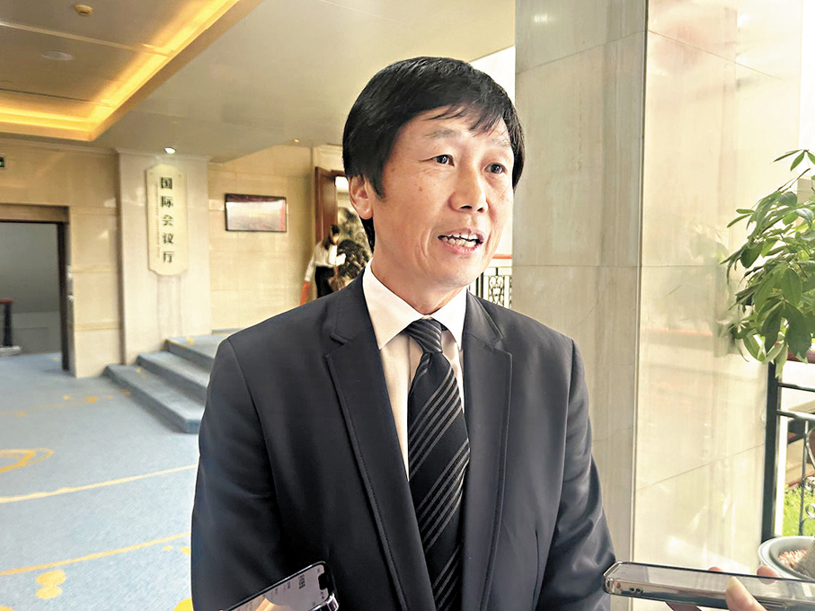 ●楊德強表示已初擬多條馬拉松線路，將擇優選擇，香港將全力配合。香港文匯報記者敖敏輝 攝