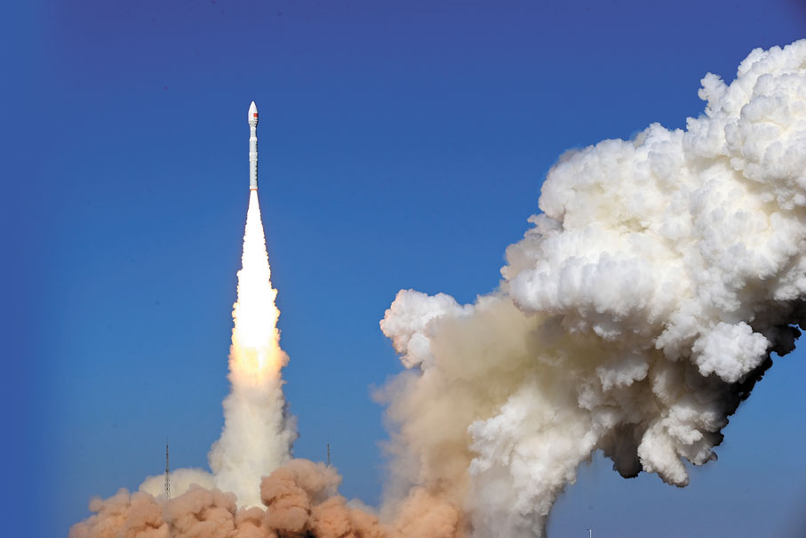 ●11月11日12時03分，力箭一號遙五運載火箭在東風商業航天創新試驗區發射升空，將搭載的試驗二十六號A、B、C星，吉林一號高分05B星、平台02A03星，雲遙一號31星-36星，西光壹號04星、05星，阿曼智能遙感衛星一號，天雁24星共15顆衛星順利送入預定軌道，飛行試驗任務獲得圓滿成功。 新華社