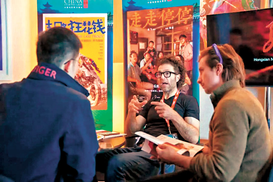 ●中國參展商代表與海外從業者面對面交流。