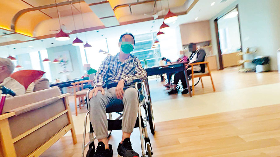 ●有長者家屬指上水和悅會疑因人手問題，為長者更換尿片的時間有欠理想。香港文匯報記者廣濟  攝