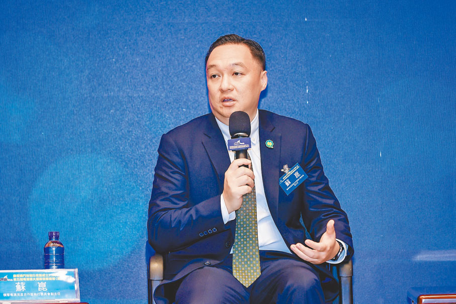 橫琴粵澳深度合作區執行委員會副主任蘇崑：橫琴深合區目前有多個跨境電商總部進駐，並開設針對港澳青年的電商和數字貿易培訓班，讓青年通過「一試兩證」制度取得跨境職業資格。此外，橫琴深合區將為港澳青年提供更多跨境實習的機會，讓他們在橫琴吸收更多職場經驗。