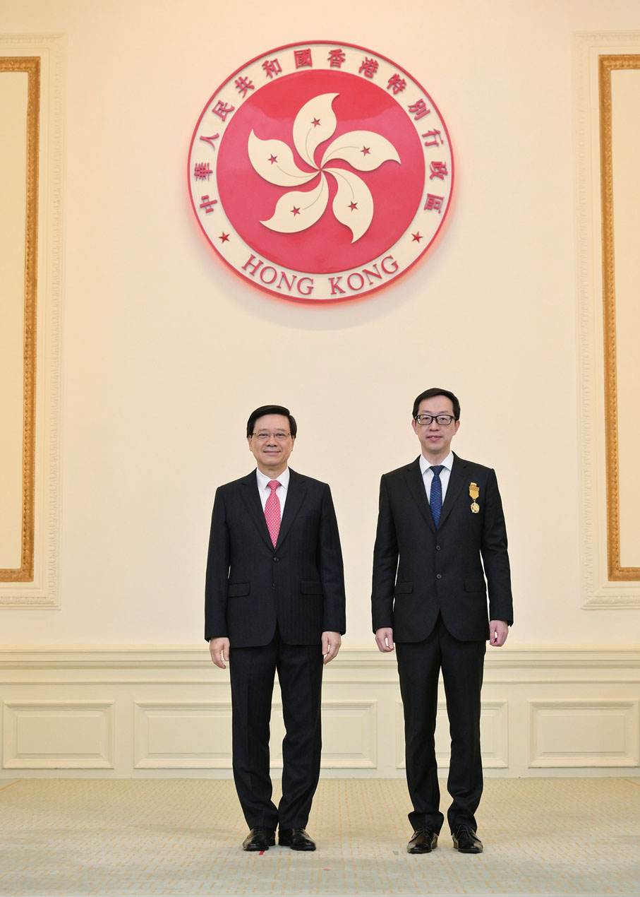 ●盧金榮於2023年獲香港特區政府頒授銅紫荊星章。