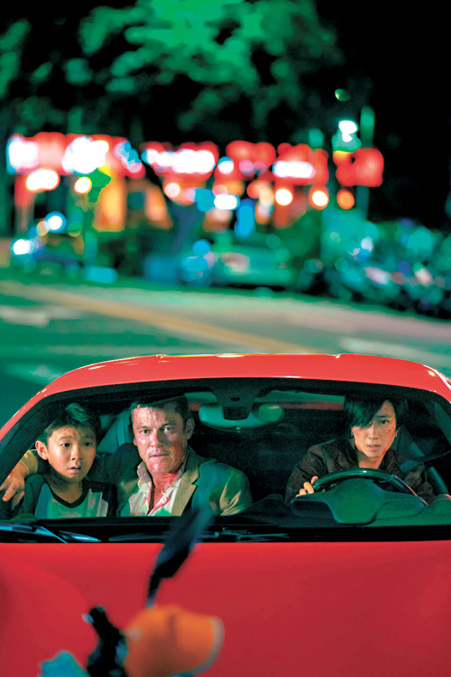 ●桂綸鎂在鬧市街頭極速飛車。