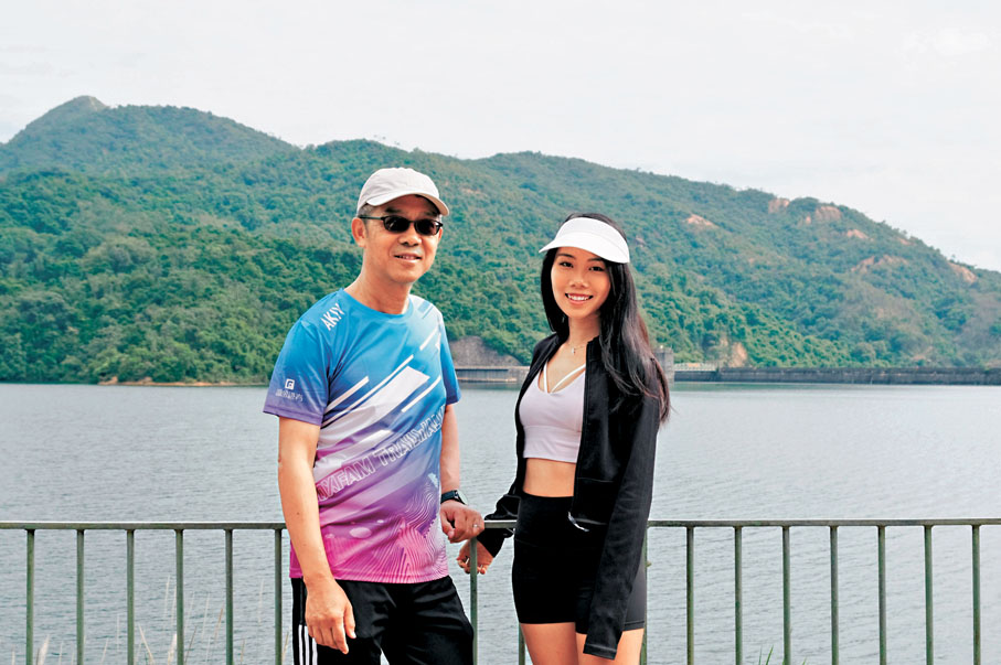 ●鍾漢強（左）今屆將帶着細女Racy一同出戰。