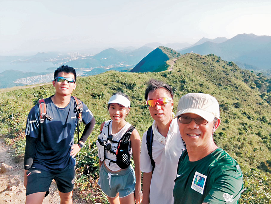 ●兩對父子父女檔組成「虎兔聯盟」參賽。  受訪者供圖