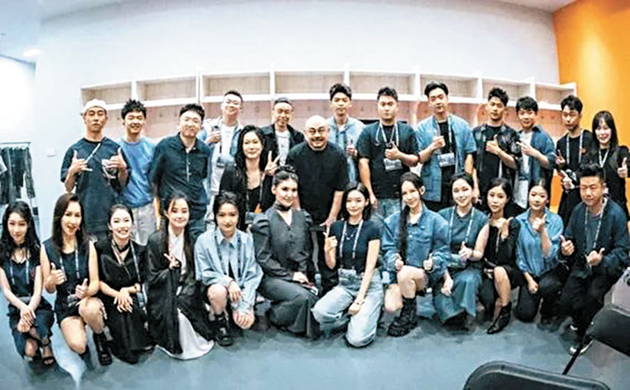 ●從「山歌響起的地方」演唱會團隊陣容可見，刀郎正在不遺餘力扶持年輕人。