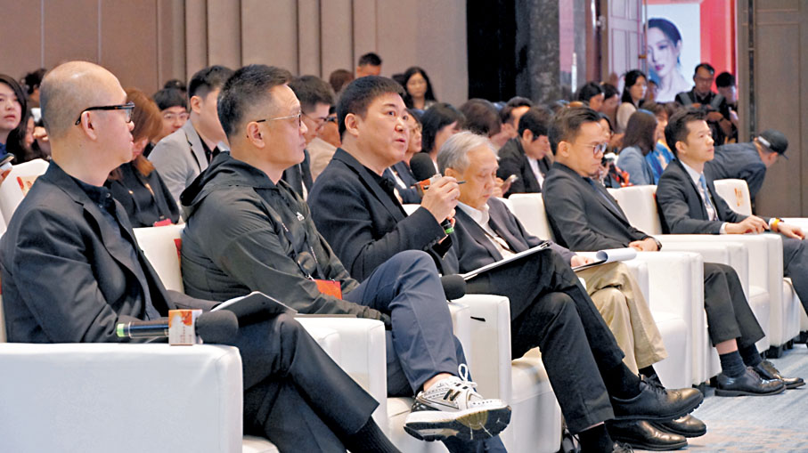 ●林明傑、蔣德富、陳嘉上、姜偉等影視行業翹楚為項目團隊進行點評。