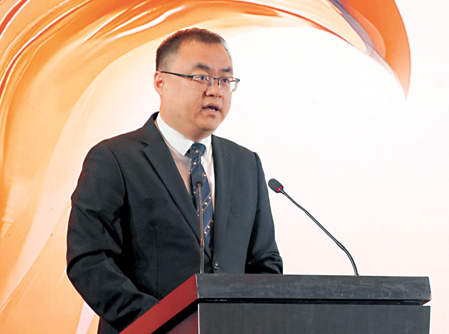 ●曹俊期待兩地電影人攜手講述精彩的中國故事 。  