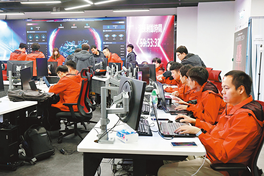 ●特區政府為提升各部門和公共機構識別及應對網絡攻擊的技術、經驗和整體防禦能力，昨日展開網絡安全攻防演練。 香港文匯報記者萬霜靈  攝