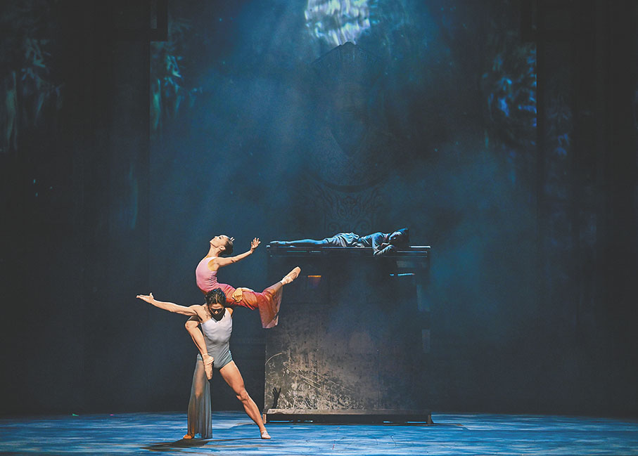 ●《梁祝》融合了中國元素與現代風格。圖片：Tony Luk   香港芭蕾舞團提供