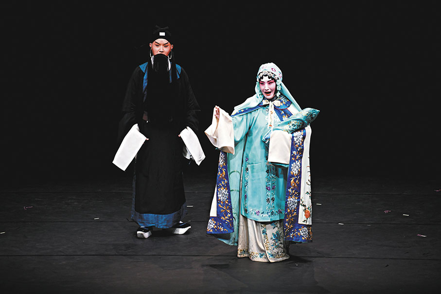 ●京劇《趙氏孤兒》的表演場景。