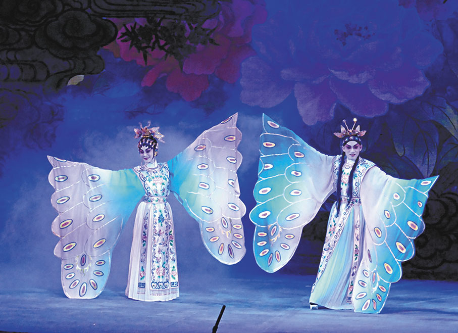 ●譚穎倫和曉瑜演出《樓台會》，壓軸的《化蝶》自然是吸睛的舞台演繹。