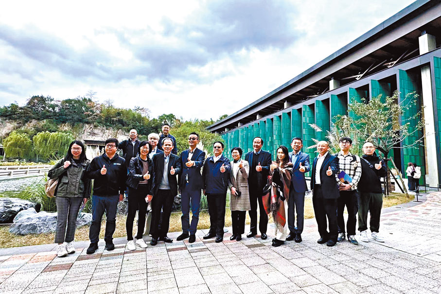 ●采風交流團一行走進杭州國家版本館。 香港文匯報記者連愍鈺 攝