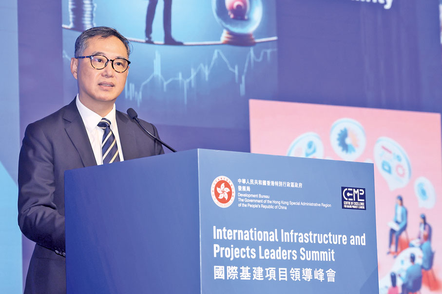 ●發展局常任秘書長（工務）劉俊傑在主題演講中分享香港應對環球建造業挑戰的經驗和策略。