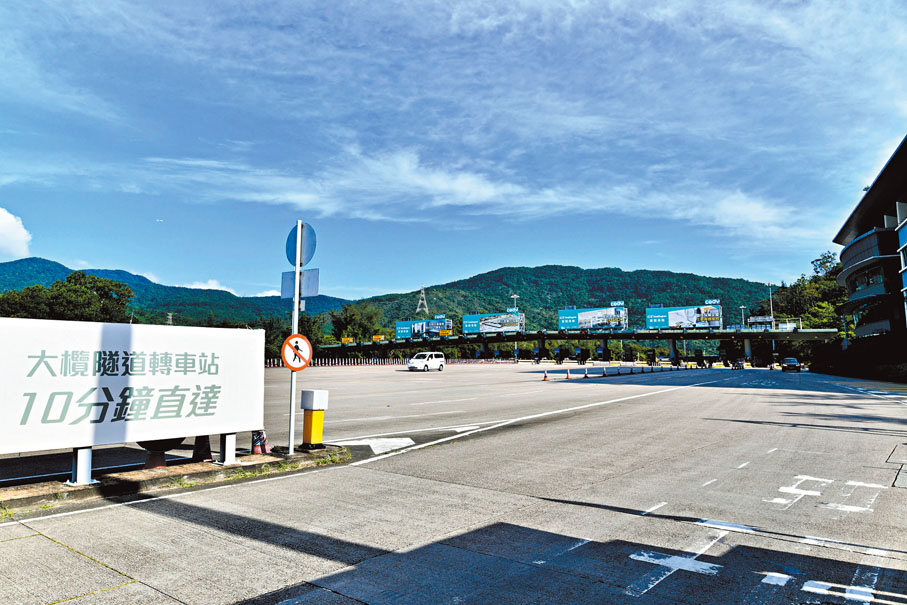 ●大欖隧道專營權將於明年5月30日屆滿，特區政府擬調整隧道費，其中建議私家車繁忙時段收費45元、一般時段30元、非繁忙時段18元。 資料圖片