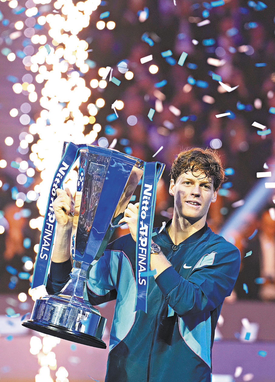 ●辛拿勇奪年終賽冠軍頭銜。  新華社