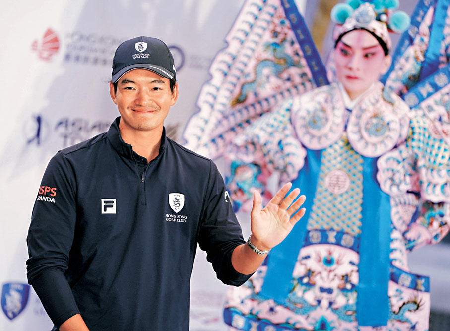 ●大會昨日安排由粵劇表演者帶領球手們進場。