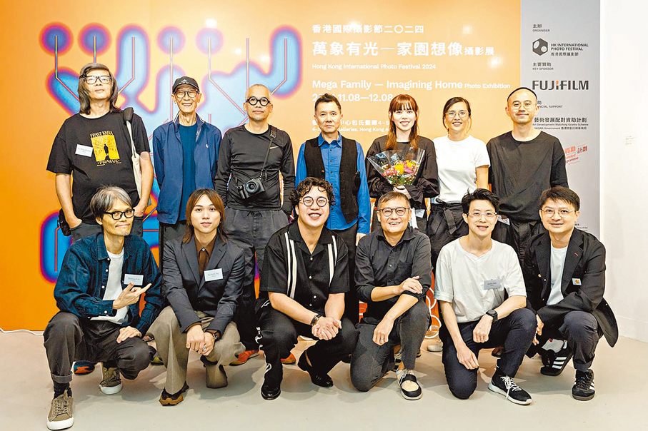 ●參展藝術家合影。    主辦方供圖