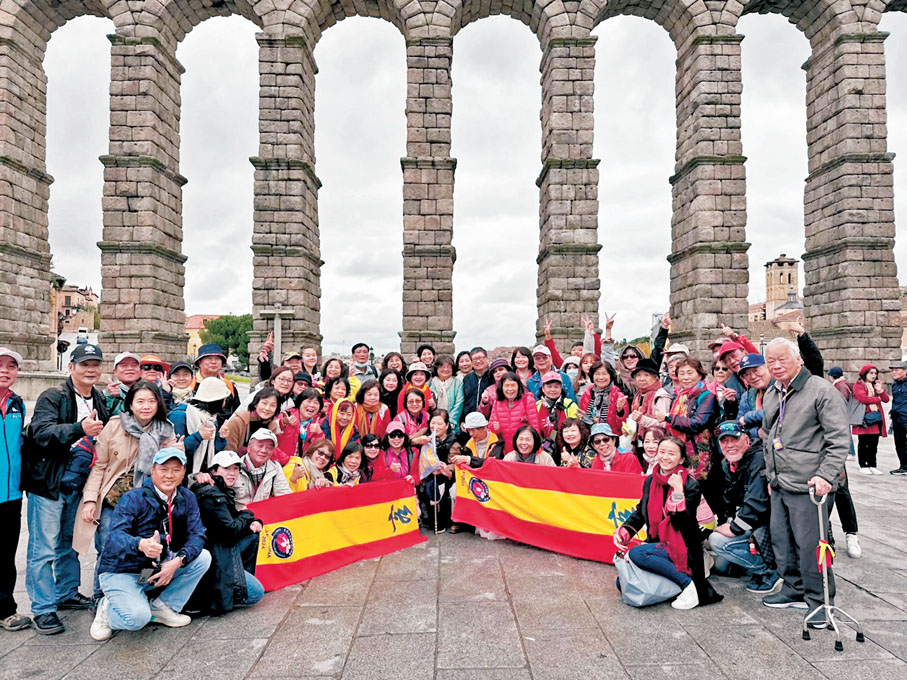●來自五洲四海的客家人參加歐洲之旅。