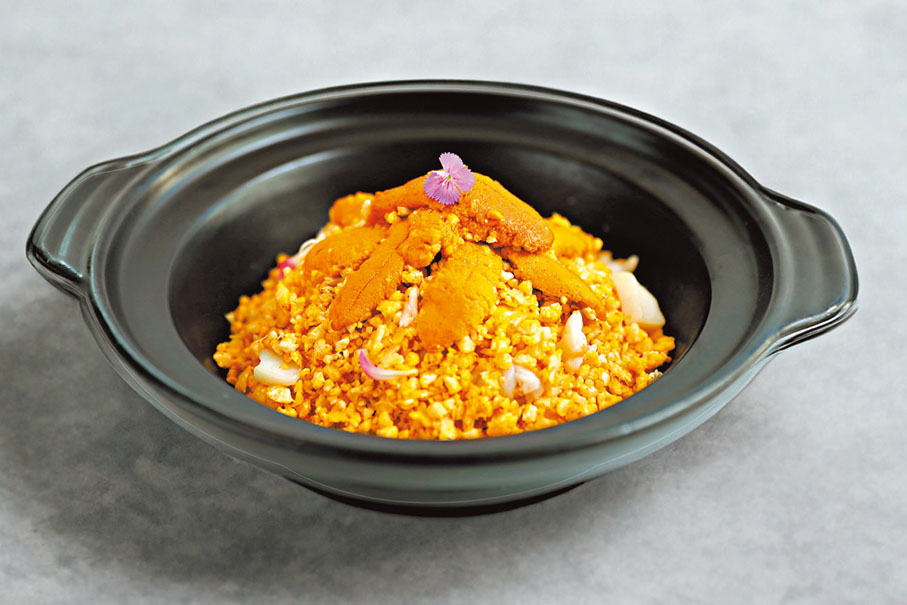 ●焗黃金海膽龍蝦帶子炒椰菜花飯