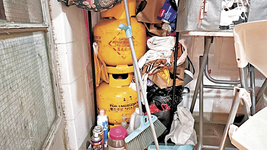 ●男戶主表示因想節省開支，所以洗澡使用石油氣，但為了一家人安全，已決定改用煤氣爐。