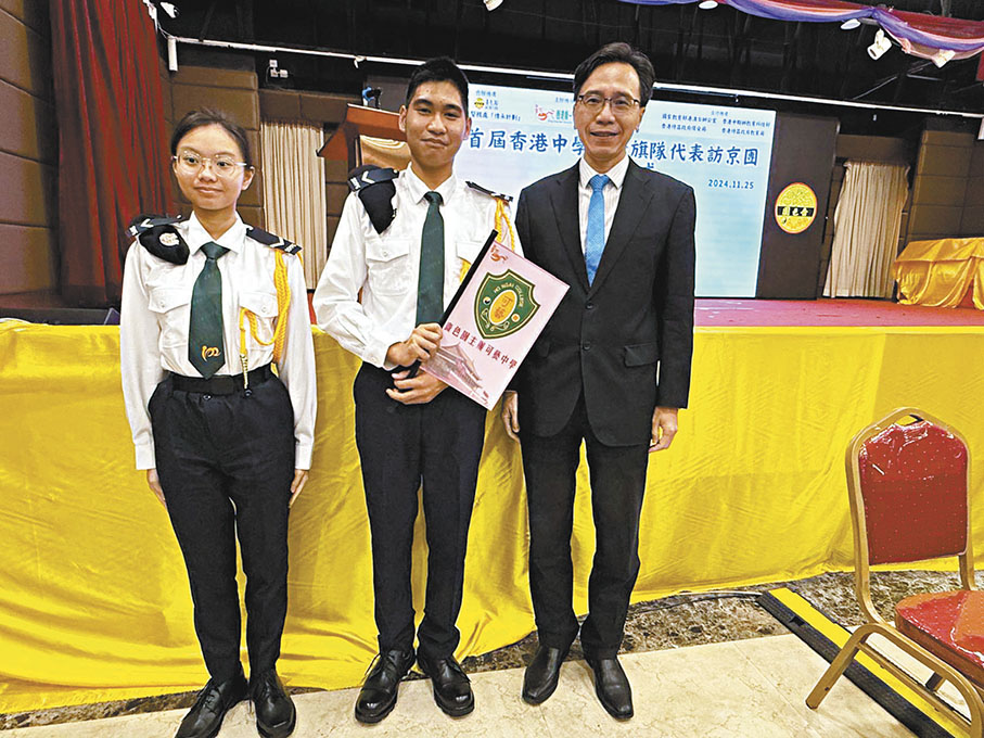 ●左起：余同學、梁同學、張建新  香港文匯報記者楊盈盈  攝