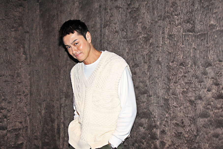 ●黃浩然覺得自己拍清裝會幾靚。