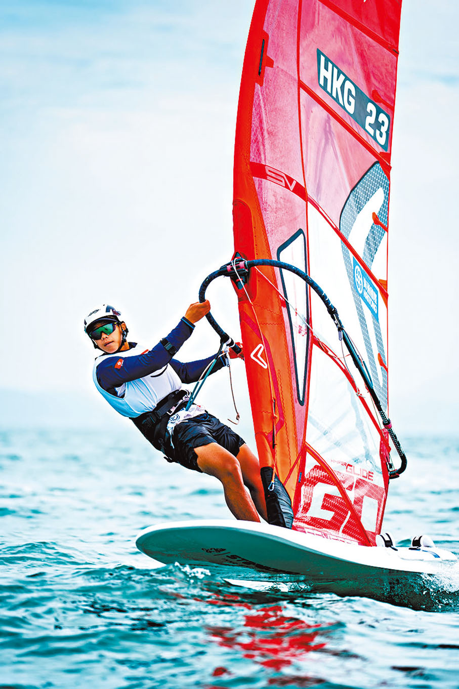 ●小將孔繁勁在比賽中。 中國香港滑浪風帆會圖片