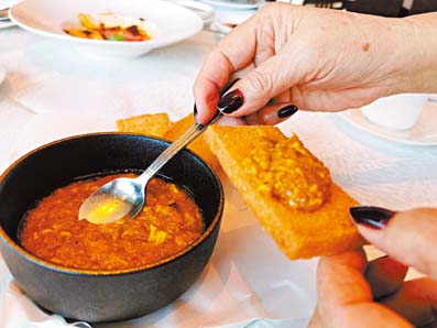 ●前菜：鮮蟹粉多士