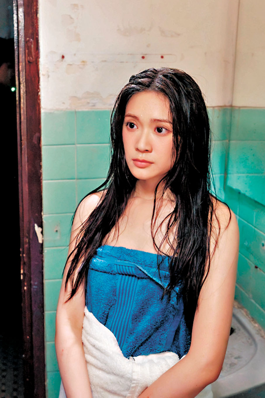 ●雲浩影露肩上陣。