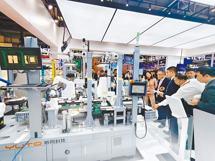 ●蘋果公司攜四家中國供應商參展。 香港文匯報記者任芳頡 攝